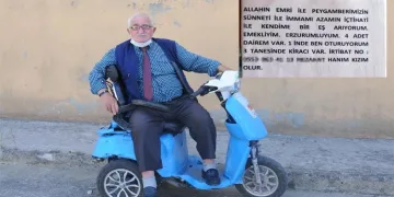 Üçüncü eşini bulmak için duraklara bu ilanı asıyor