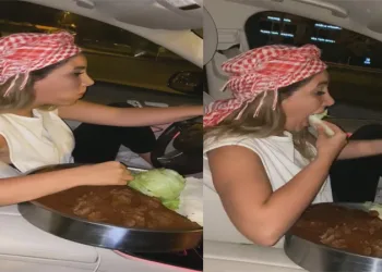Direksiyon başında çiğ köfte yiyerek tespih çekti