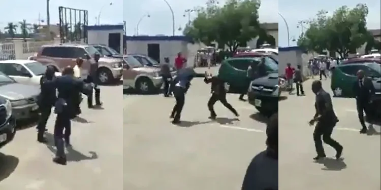Devlet Başkanı sokak ortasında Bakan’ı dövdü