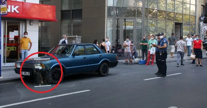 Yolda yürürken kafasına cam düştü!