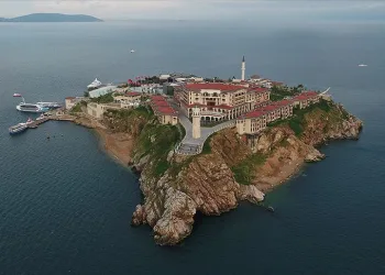 Demokrasi ve Özgürlükler Adası’ndaki ilk etkinlikte ’12 Eylül darbesi’ konuşulacak