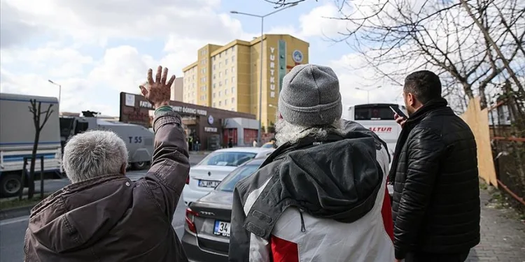 Vali karantinayı ihlal edenlerin yurtlara ödeyeceği ücreti açıkladı