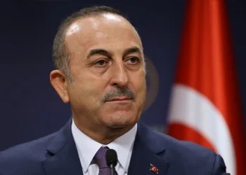 Yunanistan kendine güveniyorsa masaya otursun