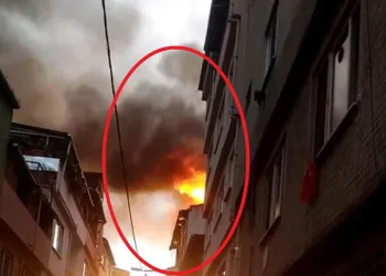 Bursa’da çıkan yangın sosyal mesafeyi unutturdu