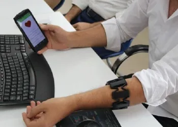 Epilepsi hastaları için akıllı bileklik: Kriz gelmeden 3 dakika önce uyarıyor