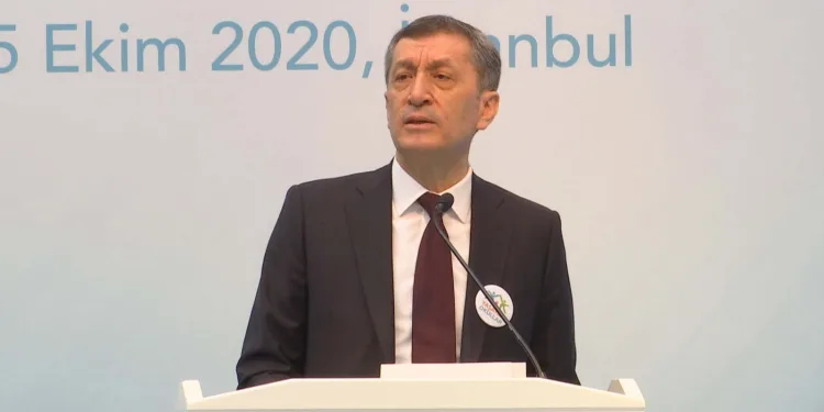 Bakan Selçuk: “Okullarımızı güzelleştirme peşindeyiz”