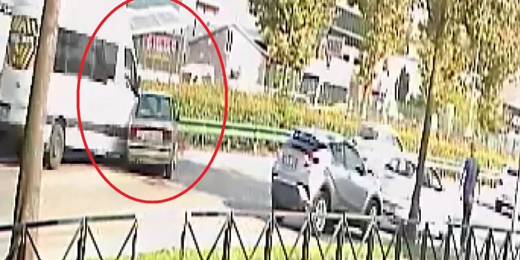 Bursa’da 3 aracın karıştığı zincirleme kaza kamerada