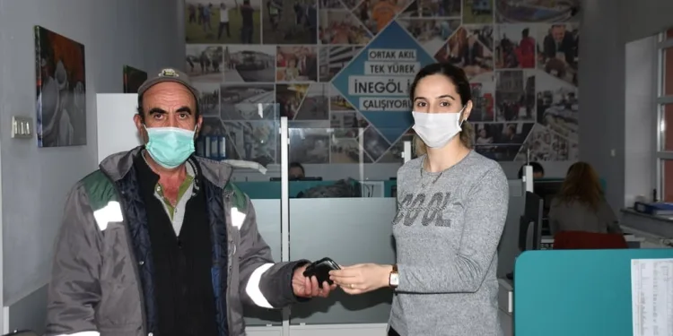 Bursa’da belediye personelinden örnek davranış