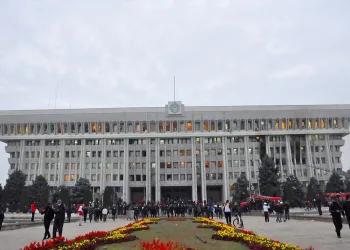 Kırgızistan’da seçimler iptal edildi!