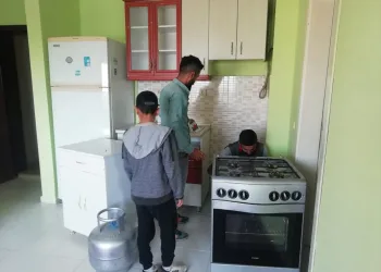 Bursa’da evi yanan aileye geçici konut tahsis edildi