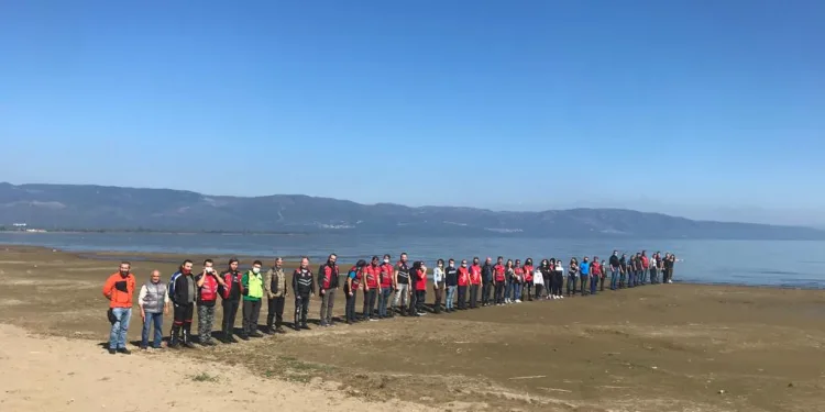 İznik Gölü’ndeki çekilmeye böyle dikkat çektiler