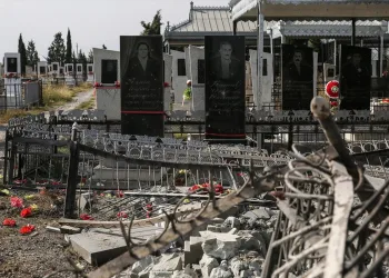 Ermenistan mezarlık ziyaretindeki sivilleri vurdu