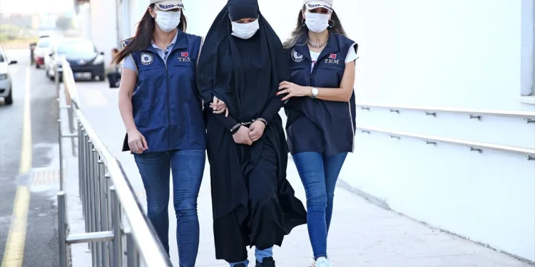 Fransa’nın aradığı DEAŞ’lı Adana’da yakalandı