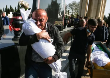 1 yaşında annesiyle aynı tabutta defnedildi