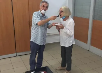 68 yaşındaki İngiliz Elizabeth Müslüman olup Nazmiye adını aldı
