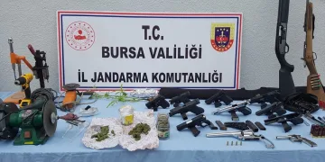 Bursa’da imalathane baskınında cephanelik çıktı