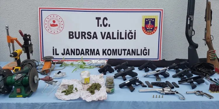 Bursa’da imalathane baskınında cephanelik çıktı