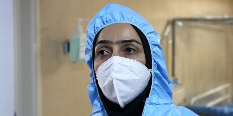 İran’da hastanelerin kapasitesi tamamen doldu