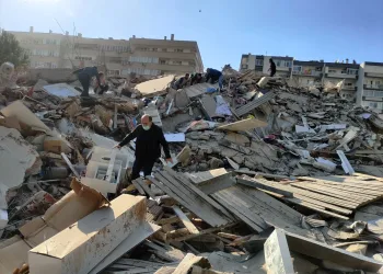 Deprem bölgesinden ilk görüntüler!