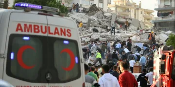 İzmir’deki depremde can kaybı giderek artıyor