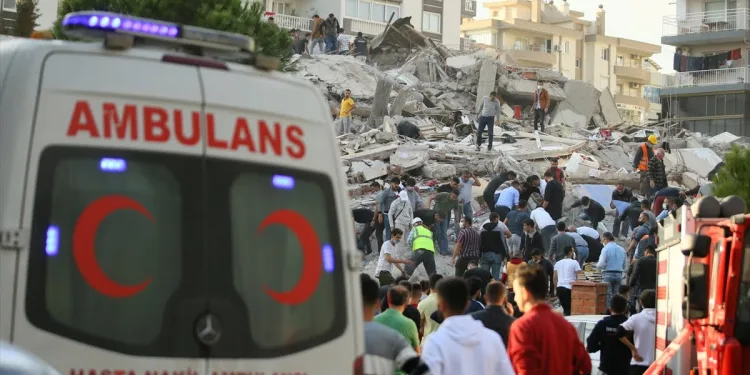 İzmir’deki depremde can kaybı giderek artıyor
