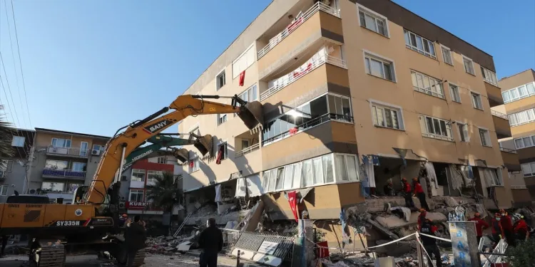 İzmir’de can kaybı giderek artıyor