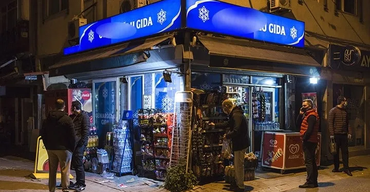 TBMM’den geçti! 22.00’den sonra içki satanlara dev ceza
