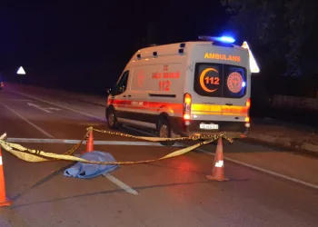 22 yaşındaki gencin feci ölümü! Maskesi aracın kaputunda kaldı