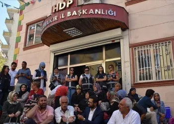 Diyarbakır HDP il binasında arama yapılıyor