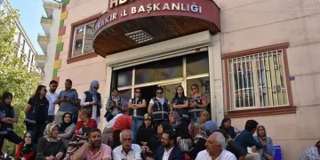 Diyarbakır HDP il binasında arama yapılıyor