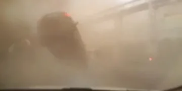 Yangın sırasında hortum! Otomobili havaya fırladı