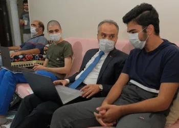 Büyükşehir’den üniversiteli gençlere bilgisayar