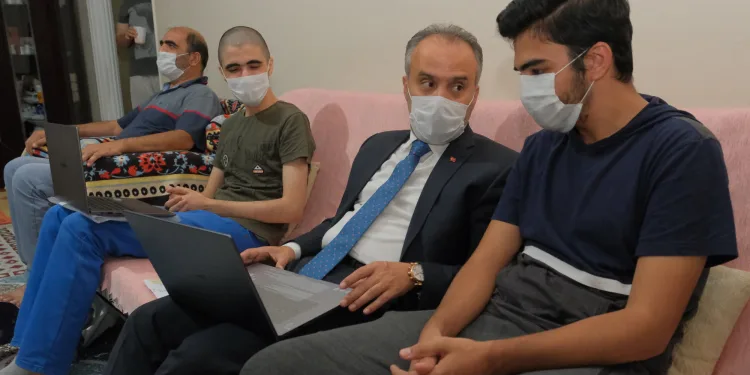 Büyükşehir’den üniversiteli gençlere bilgisayar