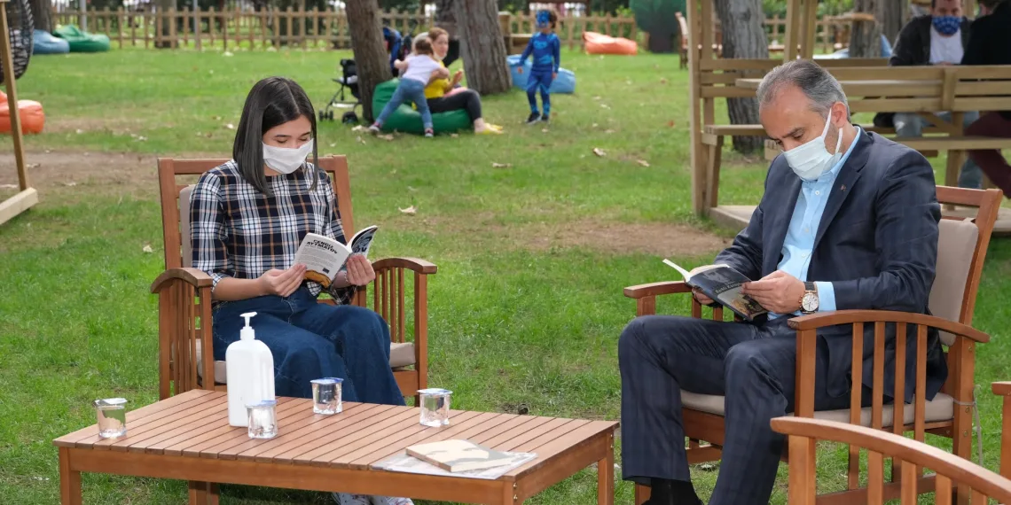 Başkan Aktaş’la açık havada kitap buluşması