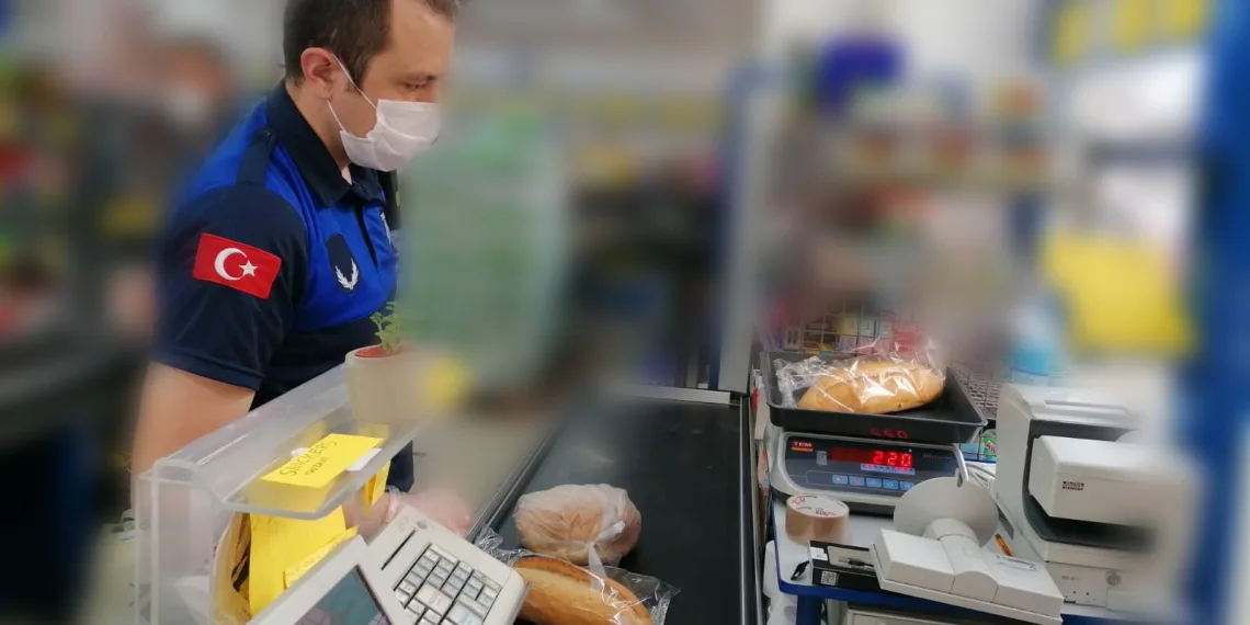 Ekmekte gramaj hilesi! 10 markete ceza uygulandı