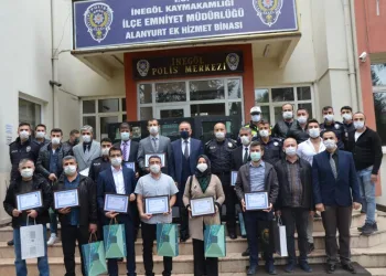 Bursa’da DEAŞ bombacısını yakalayan ekibe başarı belgesi