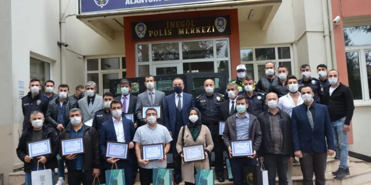 Bursa’da DEAŞ bombacısını yakalayan ekibe başarı belgesi