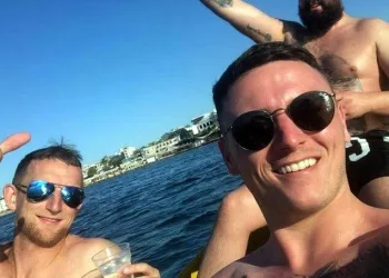 Türkiye’de arkadaşları ölen turistler uçakta uyuşturucu kullanmış