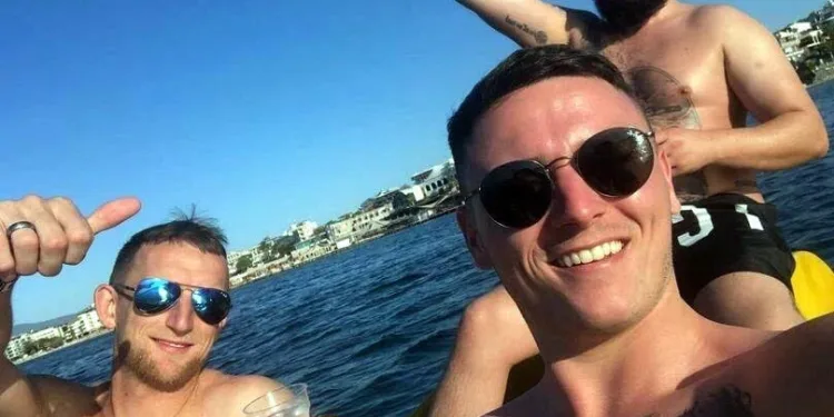 Türkiye’de arkadaşları ölen turistler uçakta uyuşturucu kullanmış