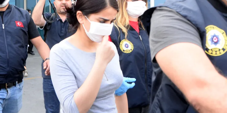 PKK/PYD elebaşının yeğeni örgütün adreslerini bildirip, teröristleri teşhis etti