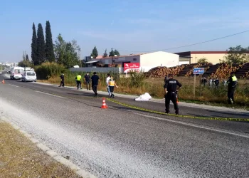 Karayolu kenarında erkek cesedi bulundu