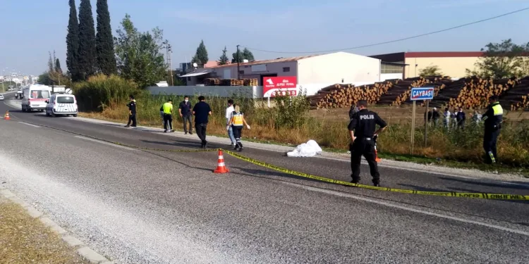Karayolu kenarında erkek cesedi bulundu