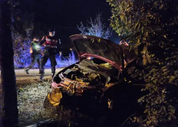 Bursa’da feci kaza! Takla atarak ağaca çarptı
