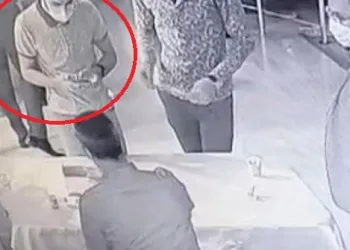 Düğüne davetli gibi katıldı, sahte altını gerçeğiyle değiştirdi