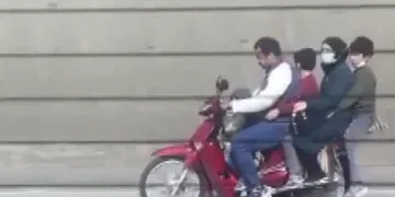 Bursa’da motor üstünde 5 kişilik yolculuk