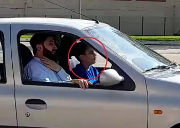 14 yaşındaki oğlunu şoför koltuğuna oturttu