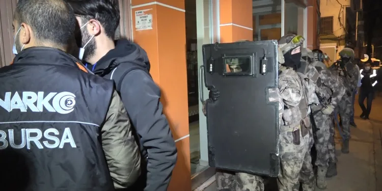 Bursa’da 600 polisle şafak operasyonu