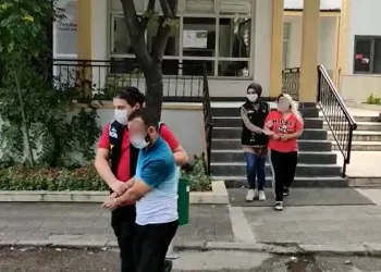Bursa’da lüks otomobilden 1 kilo uyuşturucu çıktı