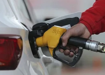 Benzine gece yarısından itibaren indirim