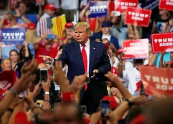 Trump’ın kilit ismi de koronavirüse yakalandı
